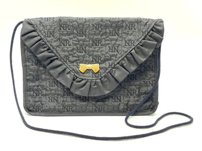 NINA RICCI. Pochette de soirée en tissu noir brodé du monogr…