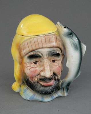 Pot à tabac. Tête de marin barbu avec poisson sur l'oreille …