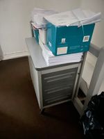 Ensemble de mobilier du bureau comprenant: (photo 3)