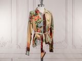 une image d'une veste de femme sur un mannequin
