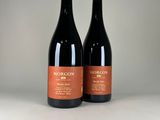 deux bouteilles de vin rouge posées sur une table