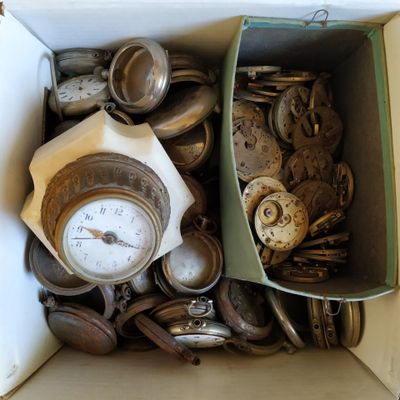Fort lot de montres à gousset, majoritairement en métal, cer…