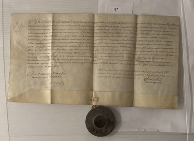 une feuille de papier posée sur une autre feuille de papier