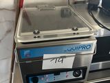 une photo d'une friteuse professionnelle posée sur un plan de travail