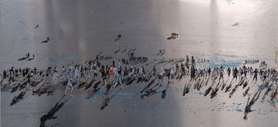 une photo d'un groupe de personnes marchant sur une plage