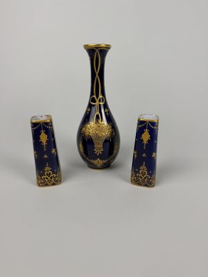 Ensemble en porcelaine bleu de four comprenant une paire de …