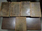 quatre types différents de carreaux disposés sur une table