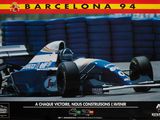 une photo d'une voiture de course sur le circuit