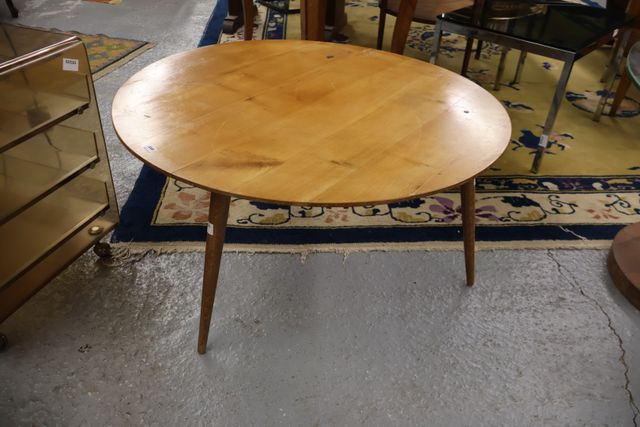VINTAGE – Table basse tripode, plateau rond. H 43 D 76 cm