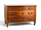 une image d'une commode avec un plateau en marbre