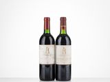 deux bouteilles de vin rouge posées sur une table