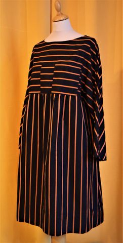 DRIES VAN NOTEN Large – Robe tunique noire à rayures dorées. Tail...