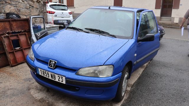 Véhicule particulier PEUGEOT 106 immatriculé 1859 NB 23, 1ère mis...