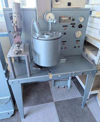 a machine that is sitting on a table in a room