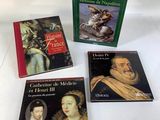 quatre livres posés sur une table blanche, sur fond blanc