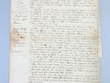 un vieux document comportant des inscriptions, sur fond bleu