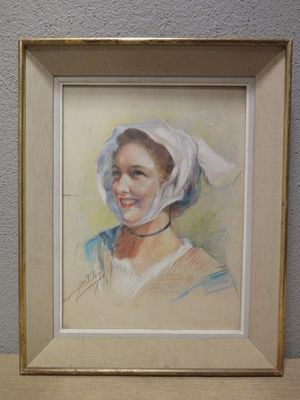 tableau représentant une femme portant un foulard blanc, dans un cadre doré