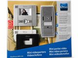 un gros plan d'un interphone vidéo et d'une caméra vidéo