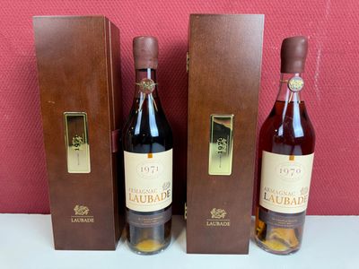 trois bouteilles de vin posées l'une à côté de l'autre sur une table
