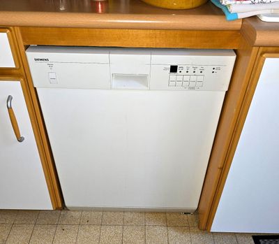 Lave vaisselle SIEMENS, en l'état (panier supérieur rouillé)…