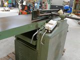 a machine that is sitting on a pallet in a warehouse