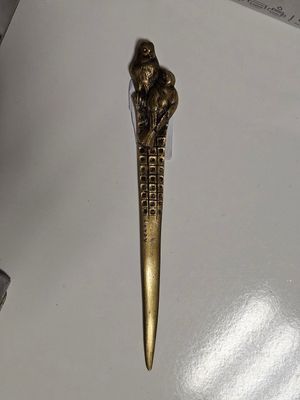 LEROY, COUPE-PAPIER en bronze doré à décor d'oiseaux, signé …