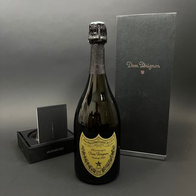 Une bouteille de champagne Dom Pérignon, cuvée Vintage 2002
