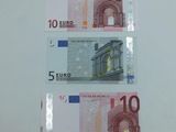 trois billets de banque en euros empilés les uns sur les autres