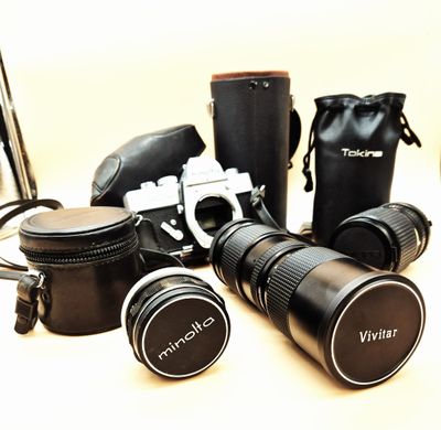 PHOTOGRAPHIE / Bel ensemble (en état d’usage) / 1°) MINOLTA,…