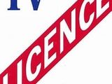 Le panneau rouge et blanc porte la mention « licence ».