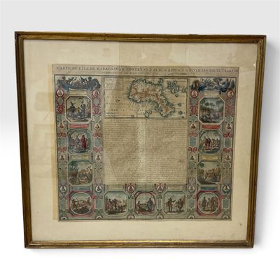 une carte ancienne du continent britannique dans un cadre doré