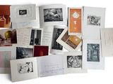 beaucoup de photos et d'images sur la table