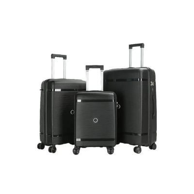 trois valises noires empilées les unes sur les autres