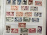 un livre avec beaucoup de timbres