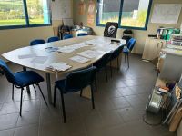 2 bureaux en bois lamifié