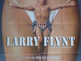 une image représentant l'affiche d'un film sur laquelle figure un homme en bikini