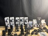 de nombreux types d'appareils électroniques posés sur une table