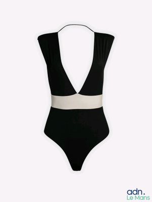 un maillot de bain une pièce noir et blanc sur un mannequin, un mannequin, un mannequin, un mannequin, un mannequin, un mannequin, un mannequin, un mannequin, un mannequin, un mannequin, un mannequin, un mannequin, un mannequin, un mannequin, un mannequin, un mannequin, un mannequin, un mannequin, un mannequin, un mannequin, un mannequin, un mannequin, un mannequin, un mannequin, un mannequin, un mannequin, un mannequin, un mannequin, un mannequin, un mannequin, un mannequin, un mannequin, un mannequin, un manne