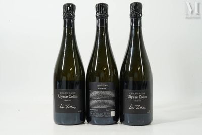 trois bouteilles de vin posées sur une table blanche