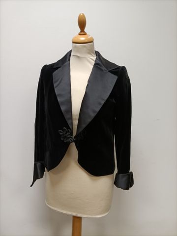 CELINE. Veste en velours noir , col et revers des poignets en sat