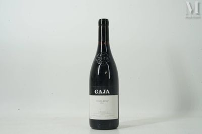 une bouteille de vin posée sur une table