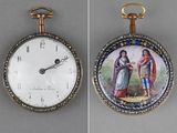 deux photos différentes d'une montre de poche ornée d'une peinture