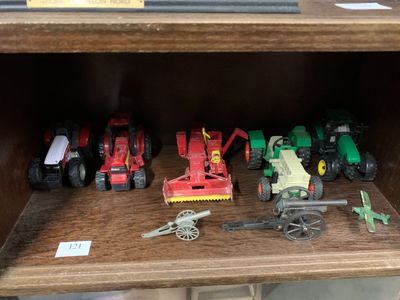 * Lot de tracteurs et canons en réduction