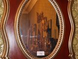la photo d'un miroir accroché au mur