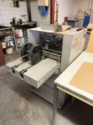 a machine that is sitting in the middle of a room