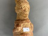 une photo d'une sculpture représentant un ours, réalisée en pain