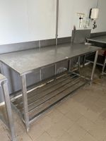 Deux tables en inox à claies médianes Dimensions : 84 x 75 x… (photo 4)