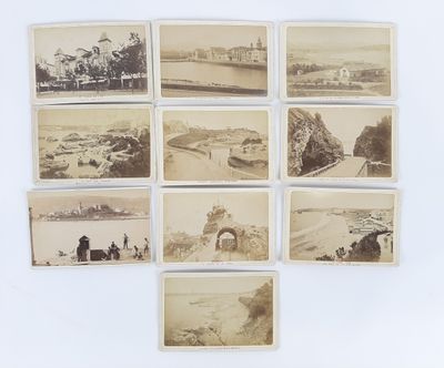plusieurs vieilles photos représentant une rivière et un pont, avec un autre pont en arrière-plan