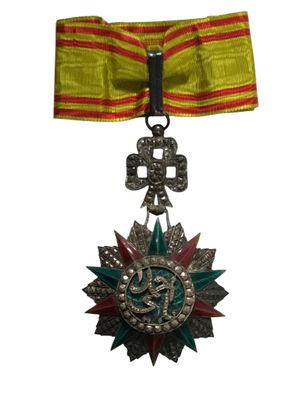 une image représentant une médaille ornée d'un ruban et d'une étoile