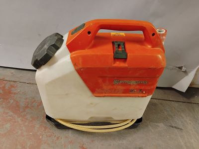 Réservoir d'eau sous pression à pompe sur batterie HUSQVARNA… - Photo 1